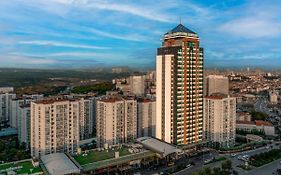 راديسون ريزيدينس أوروبا، الطريق السريع عبر أوروبا (Tem)، إسطنبول